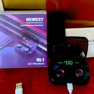 Ear Pods by BT WIRELESS V5.1 TRUE WIRELESS HEADSET-NWOT